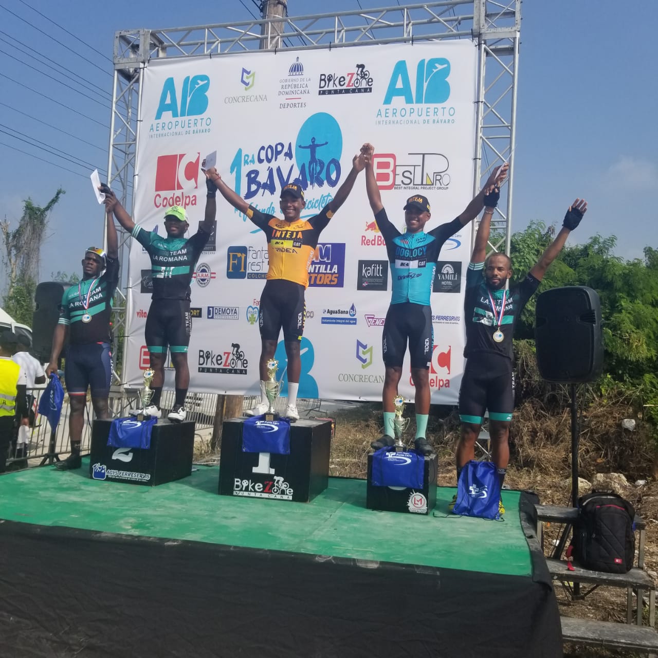 CENTRO MÉDICO PUNTA CANA PARTICIPA EN LA COMPETENCIA CICLISTA COPA BÁVARO